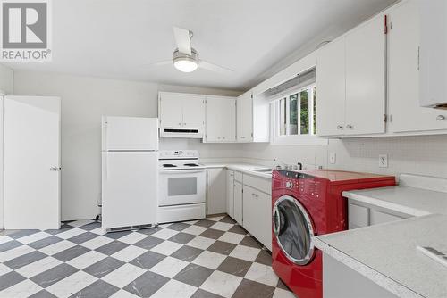 34 Huron St, Blind River, ON - Indoor Photo Showing Laundry Room