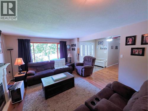3460 Robin Road, Quesnel, BC - Indoor Photo Showing Living Room