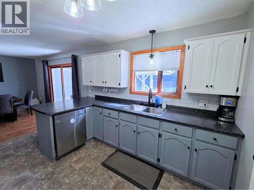 3460 Robin Road, Quesnel, BC - Indoor Photo Showing Kitchen With Double Sink