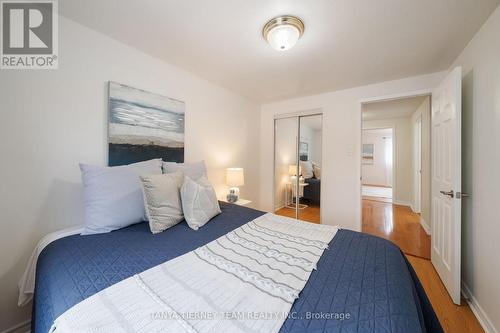 728 Bermuda Avenue, Oshawa, ON - Indoor Photo Showing Bedroom