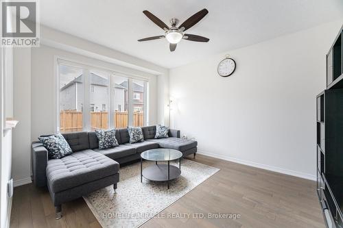 117 Longboat Run W, Brantford, ON - Indoor Photo Showing Living Room