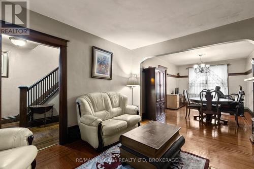 154 Melrose Avenue N, Hamilton (Stipley), ON - Indoor Photo Showing Living Room