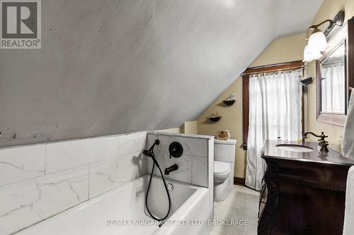 154 Melrose Avenue N, Hamilton (Stipley), ON - Indoor Photo Showing Bathroom