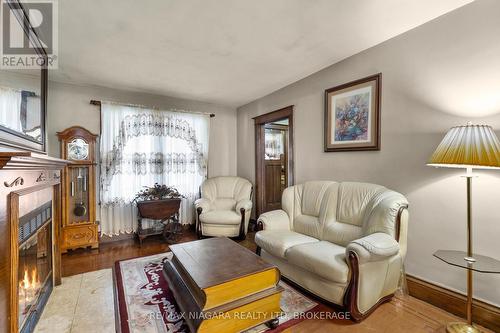 154 Melrose Avenue N, Hamilton (Stipley), ON - Indoor Photo Showing Living Room With Fireplace