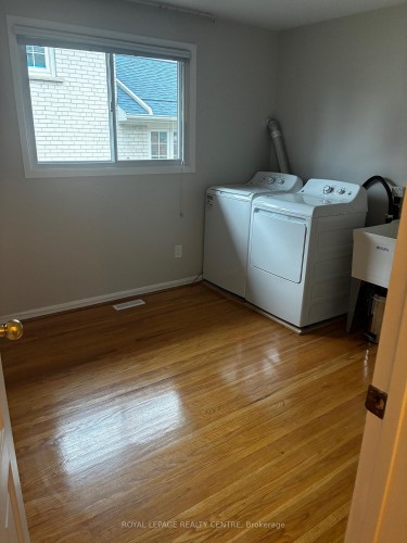 2201 Cliff Road, Mississauga, ON - Indoor Photo Showing Laundry Room