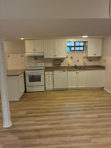 2201 Cliff Road, Mississauga, ON - Indoor Photo Showing Kitchen