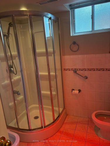 2201 Cliff Road, Mississauga, ON - Indoor Photo Showing Bathroom