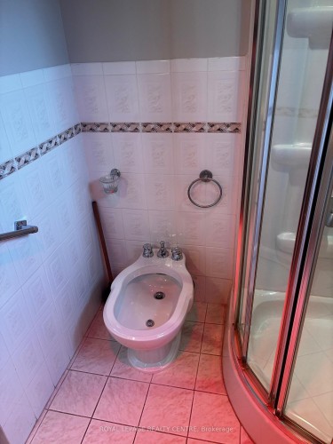 2201 Cliff Road, Mississauga, ON - Indoor Photo Showing Bathroom