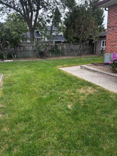 2201 Cliff Road, Mississauga, ON - Outdoor