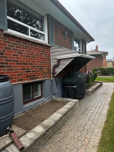 2201 Cliff Road, Mississauga, ON - Outdoor With Exterior