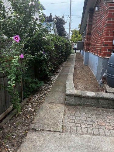 2201 Cliff Road, Mississauga, ON - Outdoor