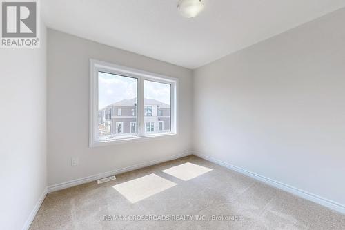384 Okanagan Path, Oshawa, ON - Indoor Photo Showing Other Room