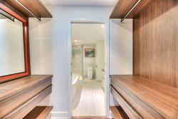 Walk-in closet - 