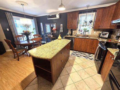 Kitchen - 3-5 Crois. De Cambrai, Châteauguay, QC - Indoor
