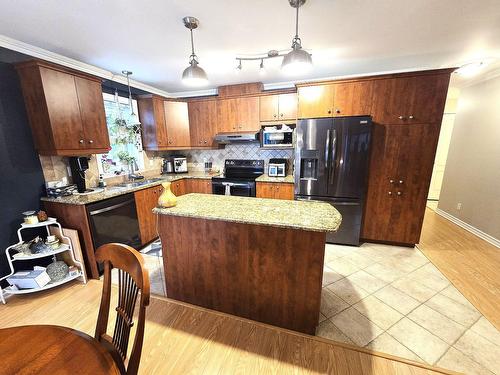 Kitchen - 3-5 Crois. De Cambrai, Châteauguay, QC - Indoor Photo Showing Kitchen