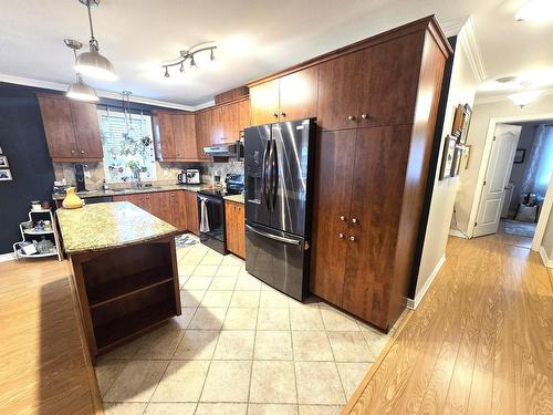 Kitchen - 3-5 Crois. De Cambrai, Châteauguay, QC - Indoor Photo Showing Kitchen