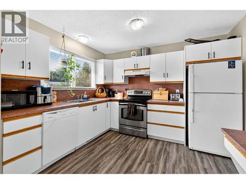 3656 Dunbarton Road, West Kelowna, BC - Indoor Photo Showing Kitchen With Double Sink