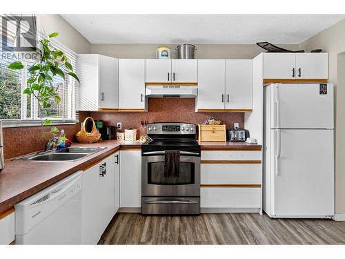 3656 Dunbarton Road, West Kelowna, BC - Indoor Photo Showing Kitchen With Double Sink