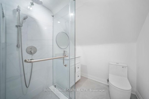 Unit 1-172 East 34Th Street, Hamilton, ON - Indoor Photo Showing Bathroom