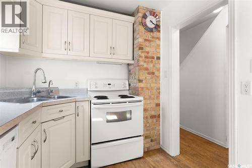 2822 Argyle Street, Regina, SK - Indoor Photo Showing Kitchen With Double Sink
