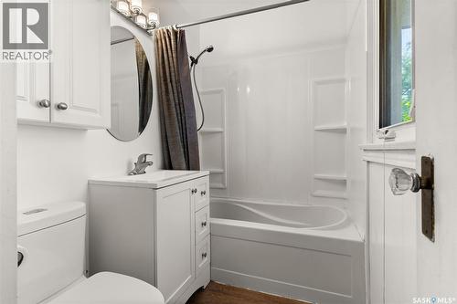 2822 Argyle Street, Regina, SK - Indoor Photo Showing Bathroom