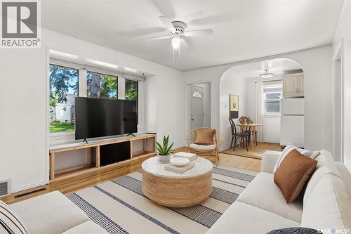 2822 Argyle Street, Regina, SK - Indoor Photo Showing Living Room