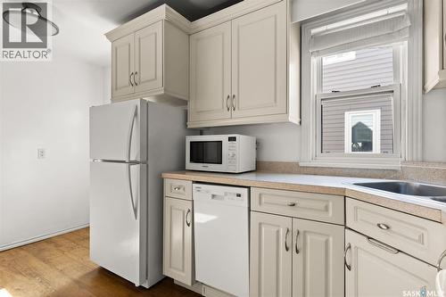 2822 Argyle Street, Regina, SK - Indoor Photo Showing Kitchen