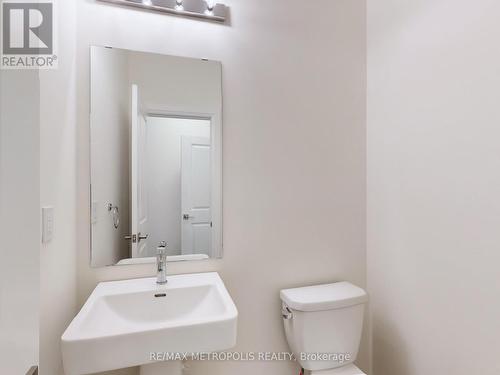 21 La Reine Avenue, Richmond Hill, ON - Indoor Photo Showing Bathroom