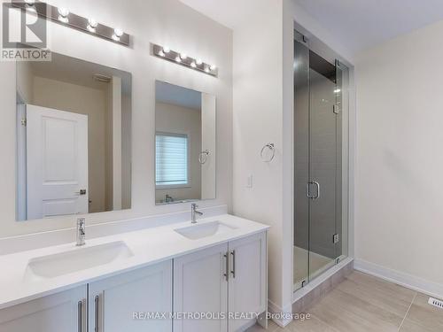 21 La Reine Avenue, Richmond Hill, ON - Indoor Photo Showing Bathroom