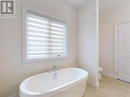 21 La Reine Avenue, Richmond Hill, ON - Indoor Photo Showing Bathroom