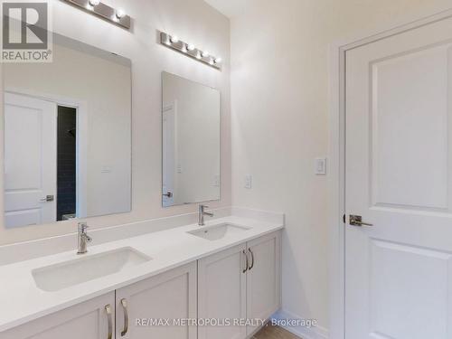 21 La Reine Avenue, Richmond Hill, ON - Indoor Photo Showing Bathroom