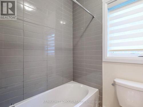 21 La Reine Avenue, Richmond Hill, ON - Indoor Photo Showing Bathroom
