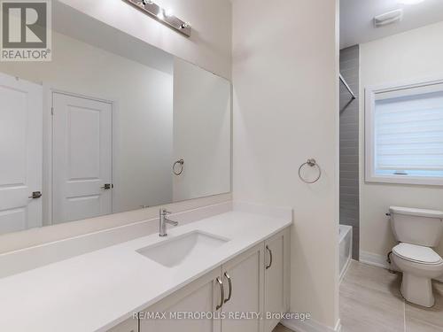 21 La Reine Avenue, Richmond Hill, ON - Indoor Photo Showing Bathroom