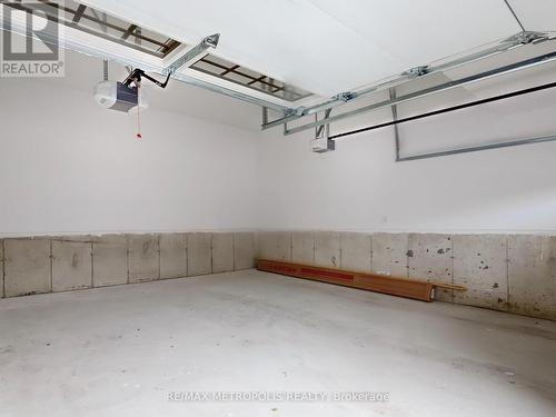 21 La Reine Avenue, Richmond Hill, ON - Indoor Photo Showing Garage