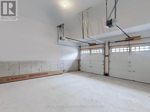 21 La Reine Avenue, Richmond Hill, ON - Indoor Photo Showing Garage