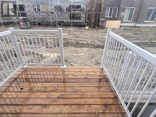 21 La Reine Avenue, Richmond Hill, ON - Outdoor