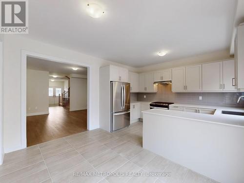 21 La Reine Avenue, Richmond Hill, ON - Indoor Photo Showing Kitchen