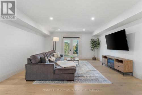 356 Old Welsh Road, Hastings Highlands (Monteagle Ward), ON - Indoor Photo Showing Living Room