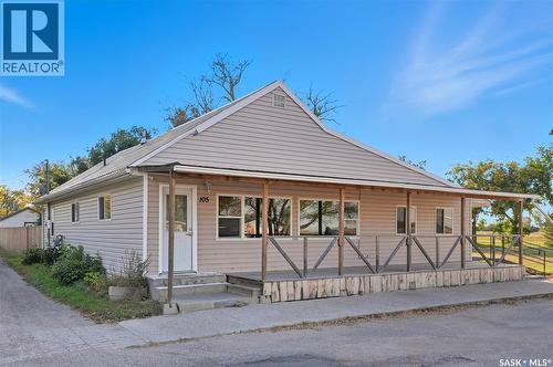 105 Main Street, Harris, SK - Outdoor