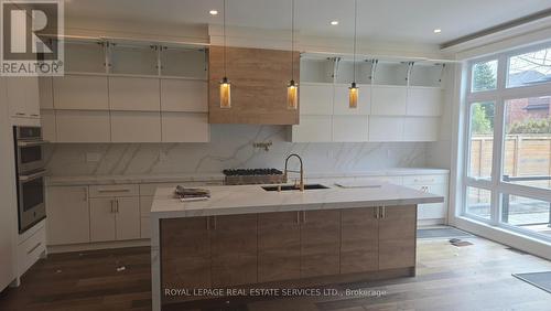 934 Goodwin Road, Mississauga, ON - Indoor Photo Showing Kitchen With Upgraded Kitchen