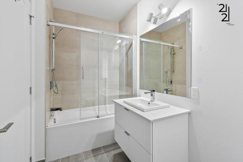 Bathroom - 308-2121 Av. Papineau, Montréal (Ville-Marie), QC - Indoor Photo Showing Bathroom