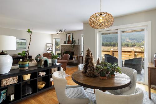 1258 Round Lake Road, Spallumcheen, BC - Indoor Photo Showing Dining Room