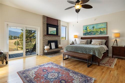 1258 Round Lake Road, Spallumcheen, BC - Indoor Photo Showing Bedroom