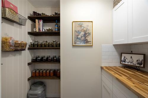 1258 Round Lake Road, Spallumcheen, BC - Indoor Photo Showing Other Room