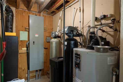 1258 Round Lake Road, Spallumcheen, BC - Indoor Photo Showing Basement