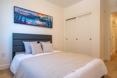 1111-1702 Coursier Avenue, Revelstoke, BC - Indoor Photo Showing Bedroom