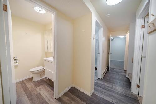 962 Dewdney Way, Kimberley, BC - Indoor Photo Showing Bathroom