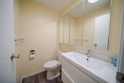 962 Dewdney Way, Kimberley, BC - Indoor Photo Showing Bathroom
