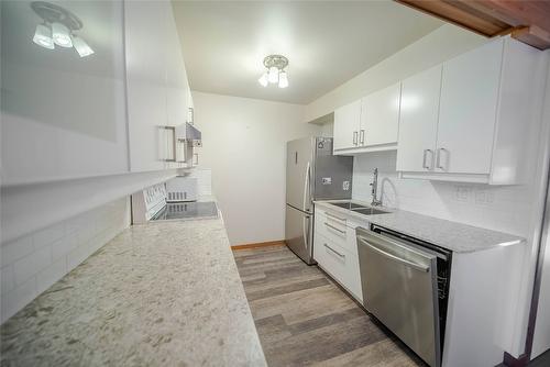 962 Dewdney Way, Kimberley, BC - Indoor Photo Showing Kitchen With Double Sink