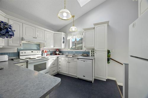 2341 Tranquille Road, Kamloops, BC - Indoor Photo Showing Kitchen